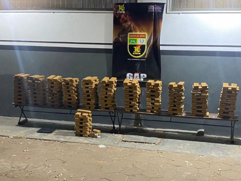 Mulher é presa com 353 tabletes de maconha escondidos em tambores em Várzea&nbsp;Grande