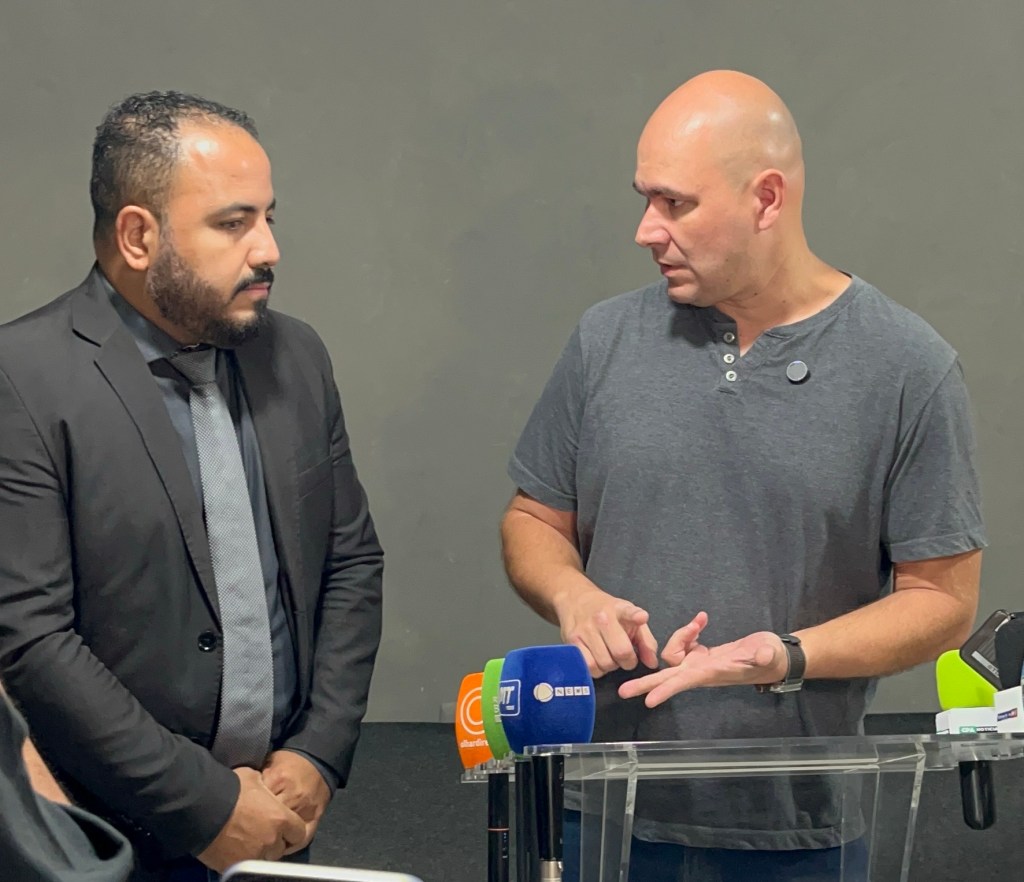 Ao ser questionado por Abílio, vereador evita assumir voto no PT. Veja o&nbsp;vídeo