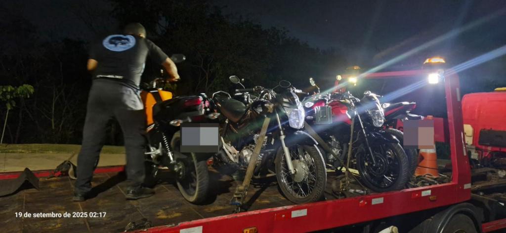 Caos nas ruas de Cuiabá: Polícia Militar apreende motociclistas em operação contra direção&nbsp;perigosa