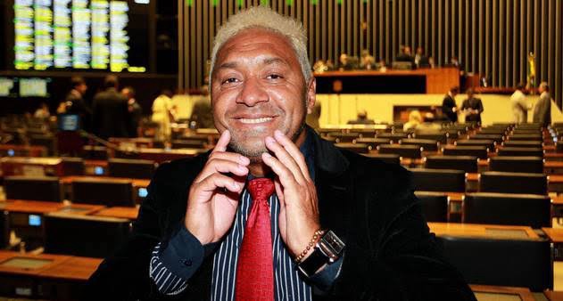 Comunicador critica postura de Tiririca na Câmara dos Deputados. Veja o&nbsp;vídeo