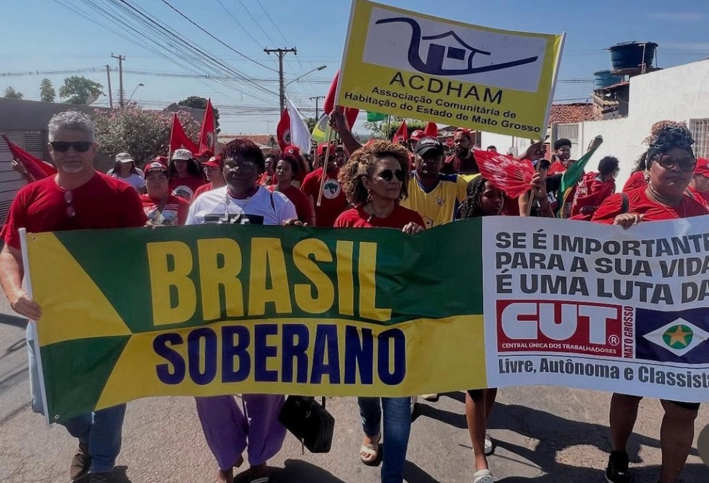 Centenas vão às ruas em Cuiabá contra a anistia e a PEC da&nbsp;Blindagem