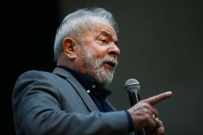 Lula chama opositores de “traidores da pátria” e fala sobre soberania. Veja o&nbsp;vídeo