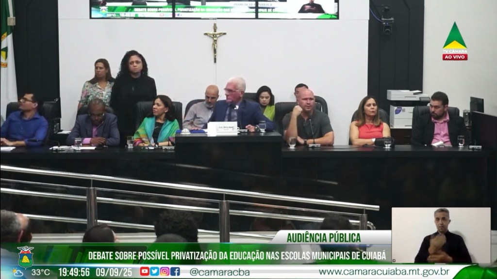 Abílio sai da mesa de honra na Câmara após uso de “todes”. Veja o&nbsp;vídeo