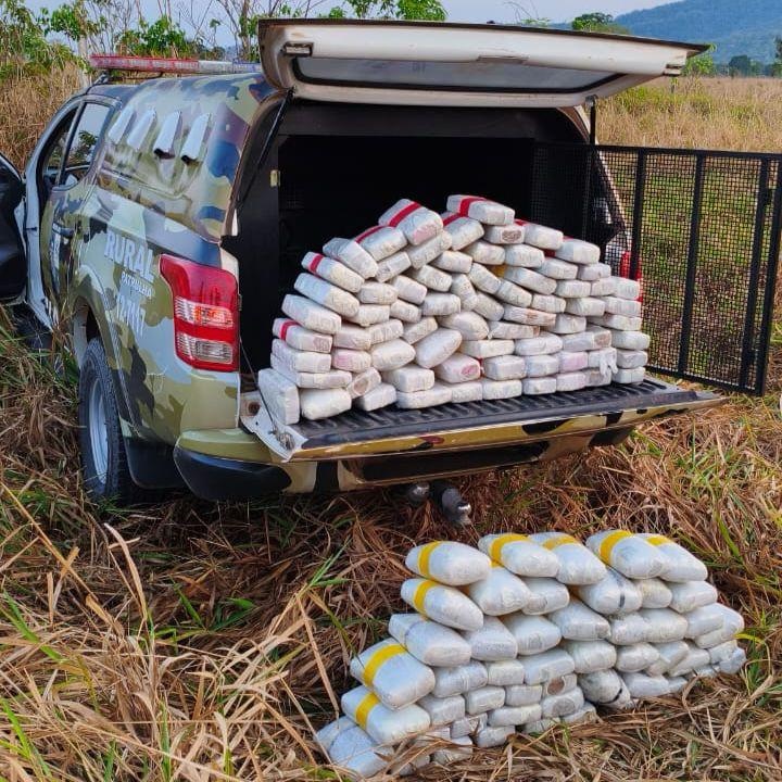 PM e PRF apreendem 127 kg de maconha e dão prejuízo de R$ 1,2 milhão ao&nbsp;crime