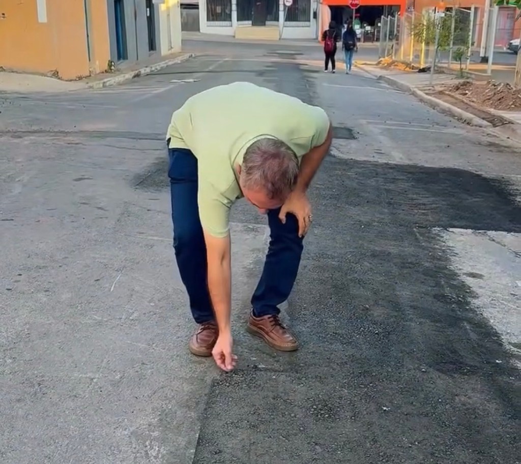 Vereador Dilemário denuncia má qualidade das obras da Águas Cuiabá. Veja o&nbsp;vídeo