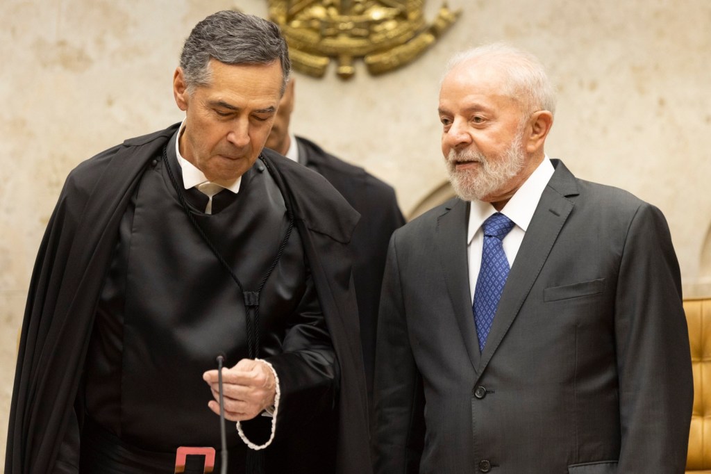 Lula assina aposentadoria de Barroso, que deixa o STF no&nbsp;sábado