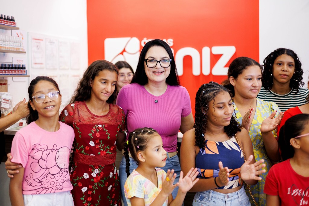 Alunas do Siminina recebem óculos gratuitos em ação social da&nbsp;Prefeitura