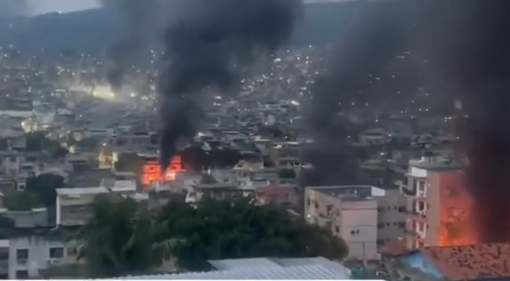 Guerra no Rio: Polícia faz megaoperação contra o Comando Vermelho. Veja o&nbsp;vídeo