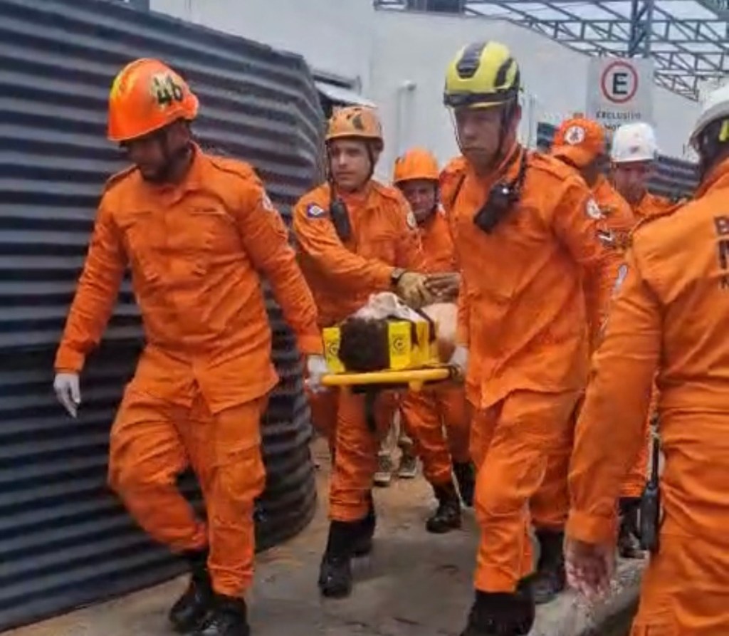 Após resgate em torre de supermercado, homem se joga do teto de hospital. Veja o&nbsp;vídeo