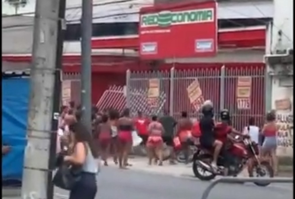 Decadência moral: Moradores saqueiam mercado durante megaoperação no Rio. Veja o&nbsp;vídeo