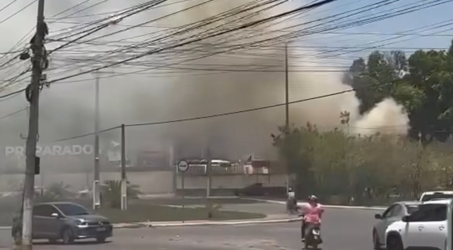 Incêndio atinge galpão abandonado na Avenida Jurumirim. Veja o&nbsp;vídeo