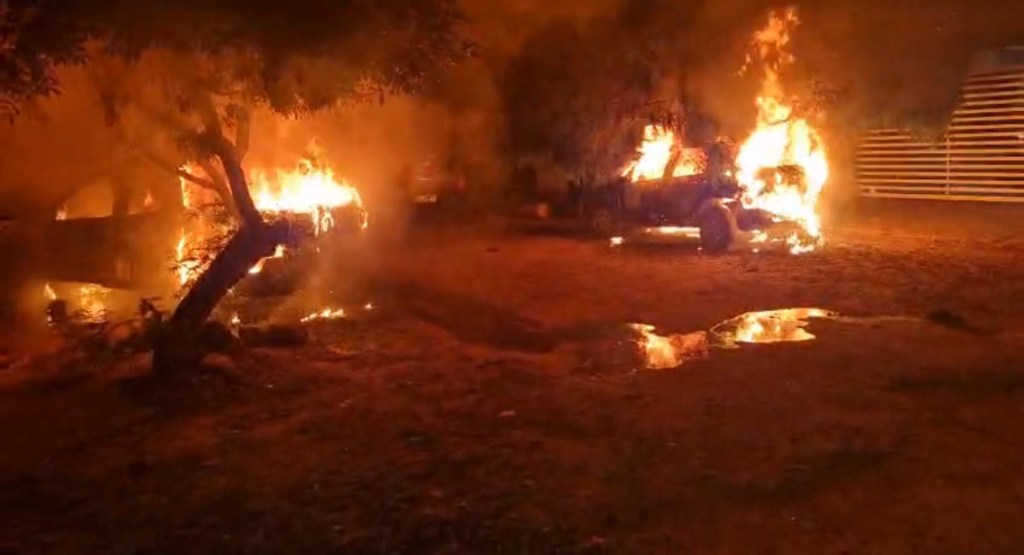 Facção criminosa incendeia carros de família durante velório em&nbsp;MT. Vejo o&nbsp;vídeo