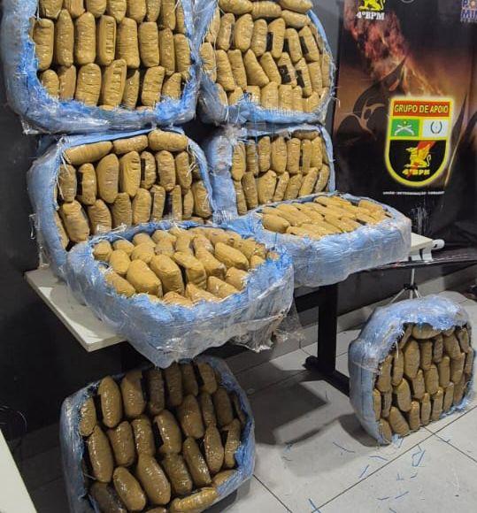 Polícia Militar prende casal e apreende 240 tabletes de “Supermaconha” em Várzea&nbsp;Grande