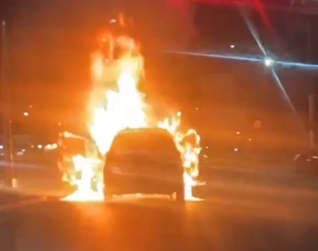 Incêndio Repentino Consome Carro na Av. Fernando Corrêa. Veja o&nbsp;vídeo