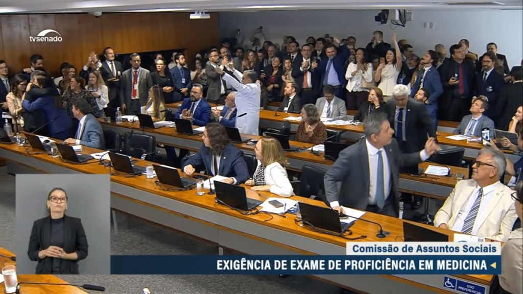 Senado aprova “OAB da Medicina” que define exame obrigatório para novos médicos. Veja o&nbsp;vídeo