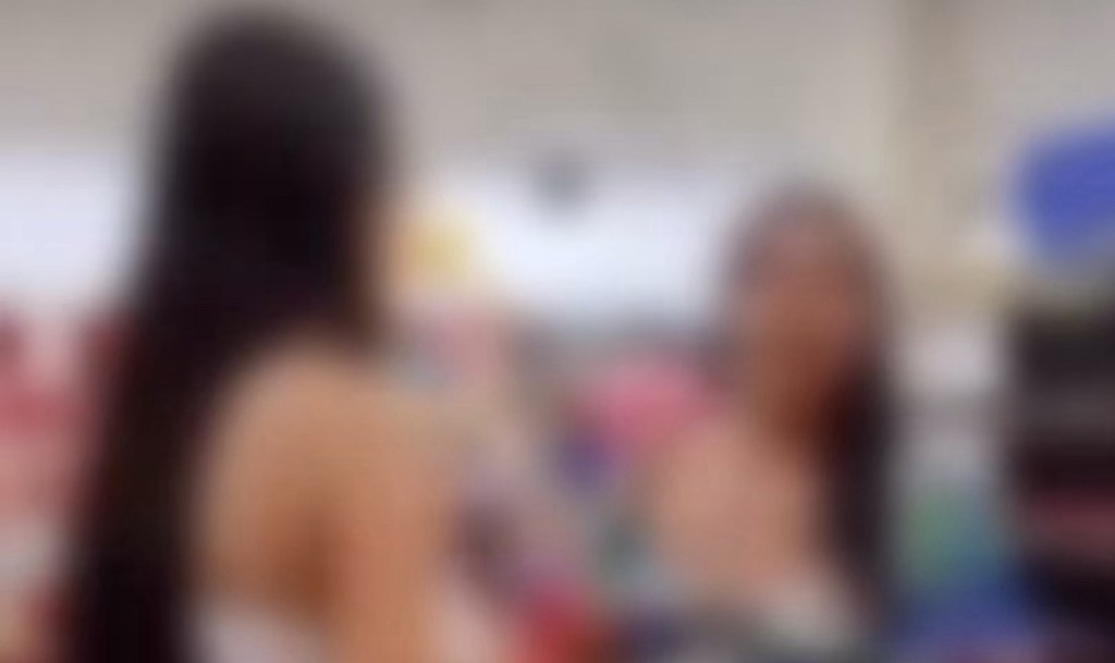 Duas mulheres grávidas são flagradas furtando loja em Shopping de Cuiabá. Veja o&nbsp;vídeo