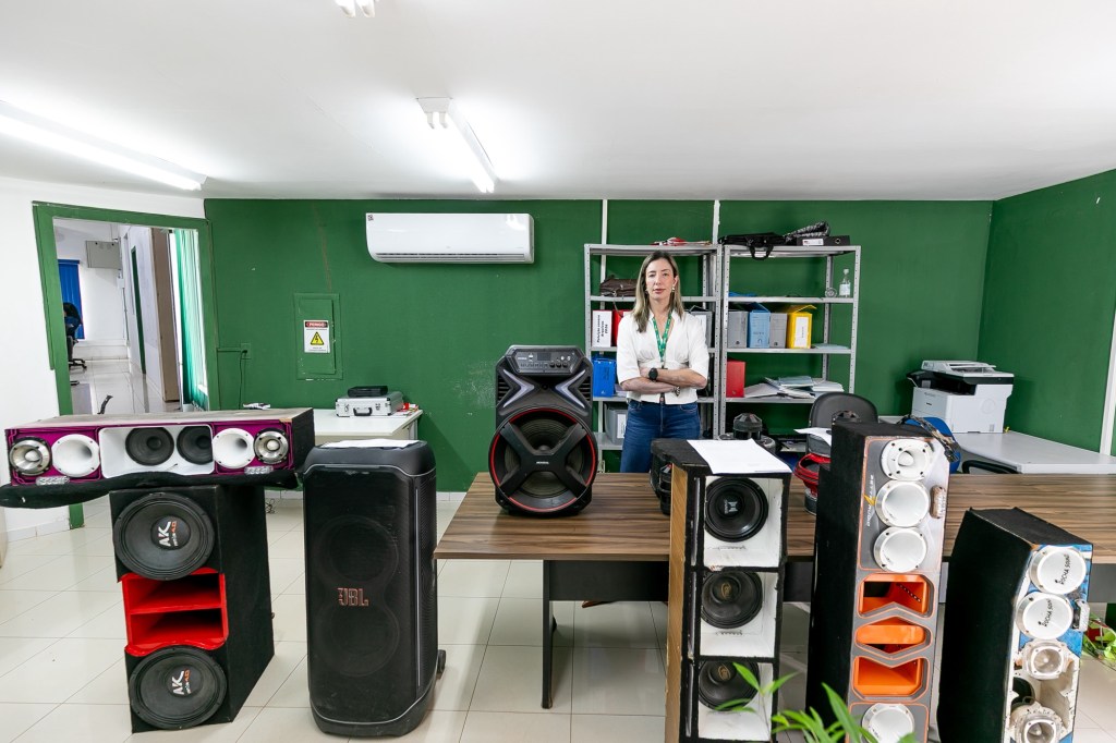 Operação em Cuiabá apreende som e multa bares e distribuidoras por poluição&nbsp;sonora