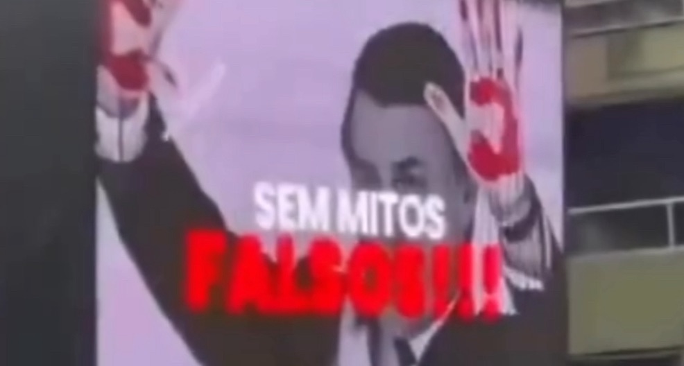 Escola que homenageia Lula zomba de Bolsonaro em evento com dinheiro público. Veja o&nbsp;vídeo