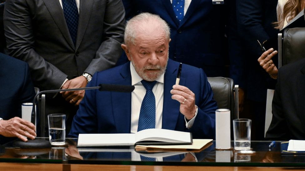 Lula sanciona reajuste para servidores do Legislativo, mas veta&nbsp;penduricalhos