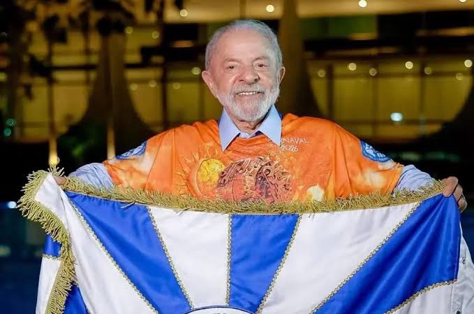 Escola que exaltou Luiz Inácio Lula da Silva e criticou cristãos é rebaixada após fiasco na&nbsp;avenida