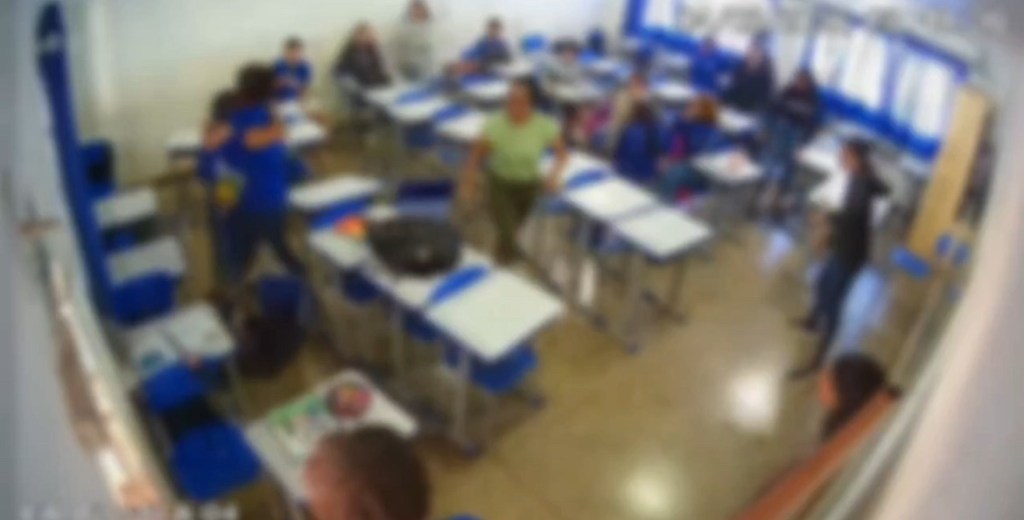 Veja o vídeo: Adolescente é agredido por colega com socos e cadeira dentro de escola de MT